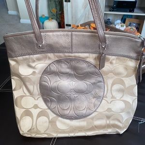 Coach Laura Signature Large Full Zip Tote Handbag